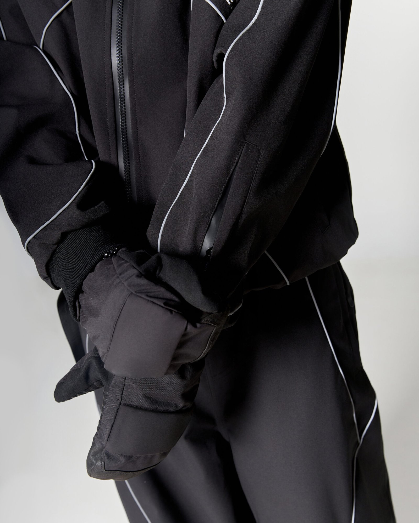 APEX LINE 30K SNOW JACKET | BLACK - Image 9