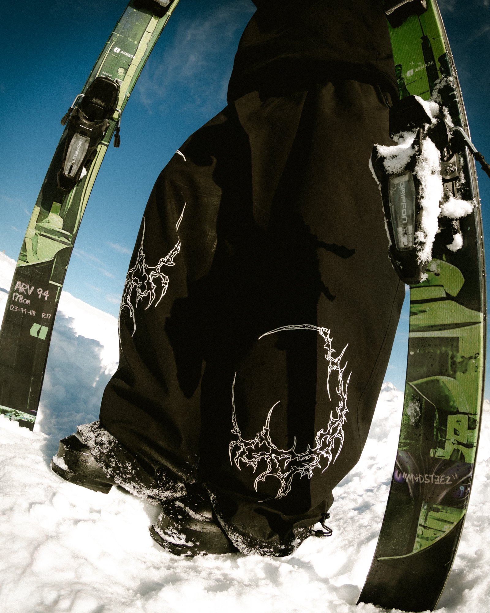 DOWNTOWN EMBROIDERY 30K SNOW PANTS | JET BLACK - Image 6